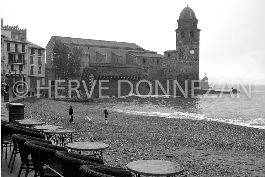 3650_0235_COLLIOURE_PLUIE_PLAGE_BN