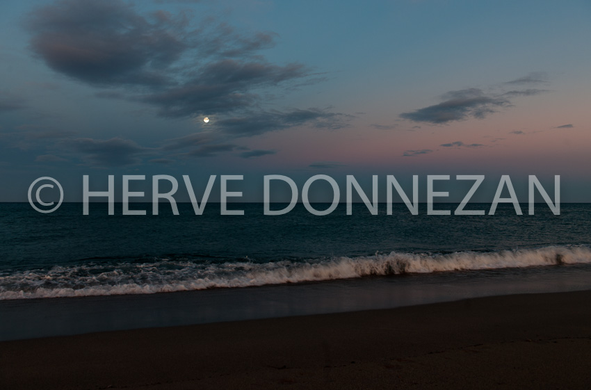 4323_8944_FULL-MOON-BEACH