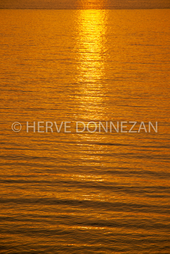 6615-0152391-MARINE-SUNRISE