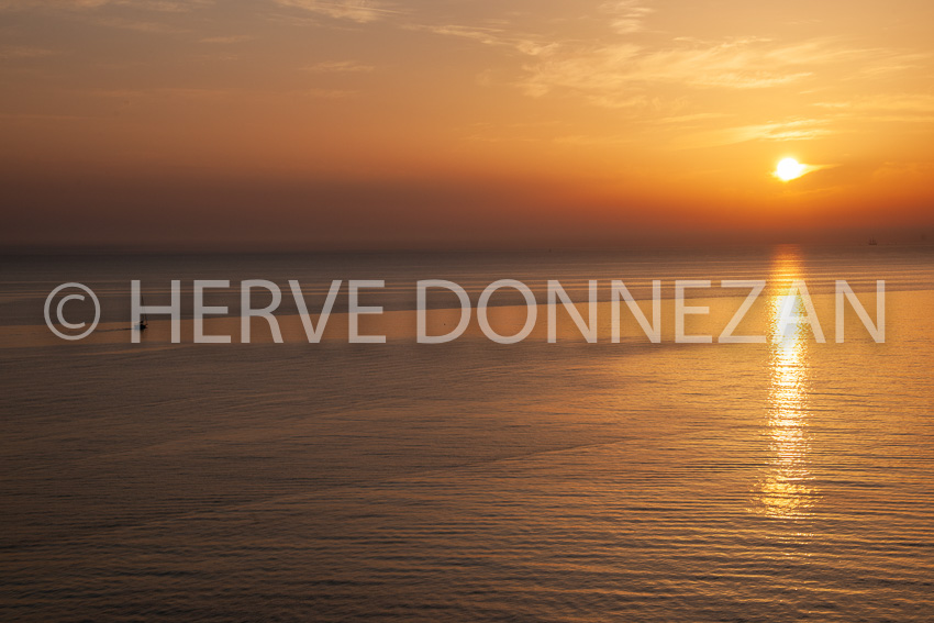 6616-0152398-MARINE-SUNRISE
